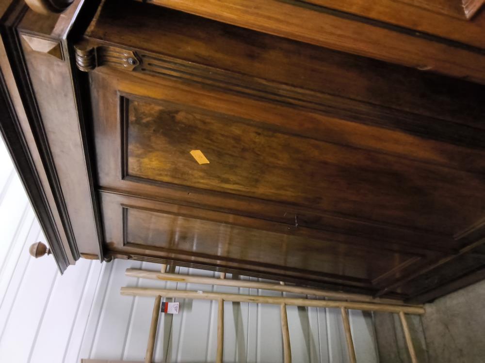 ARMOIRE 2 PORTES 2 TIROIRS ANCIENNE 