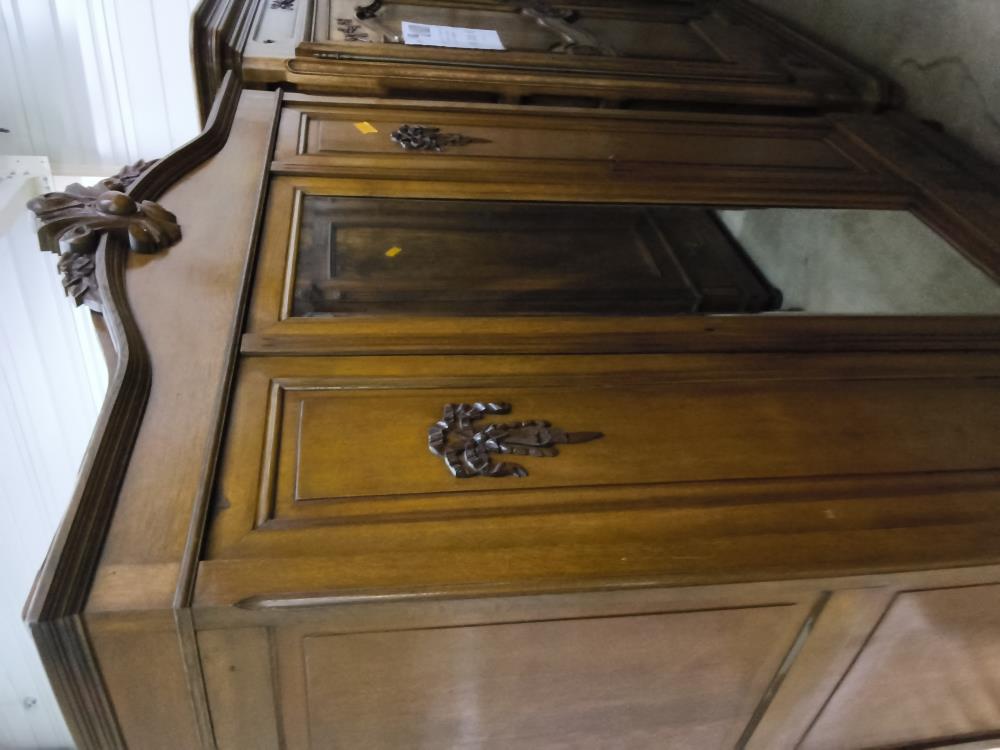 ARMOIRE ANCIENNE 3 PORTE 1 MIROIR 3 TIROIRS AVEC SCULPTURES