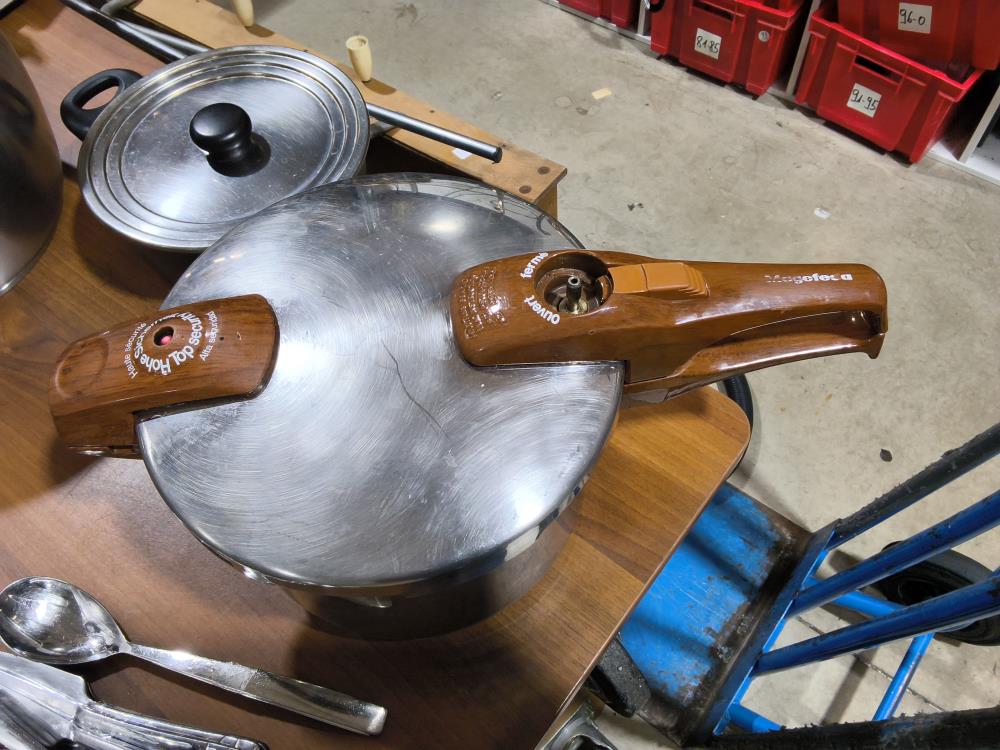 COCOTTE DANS L'ÉTAT 