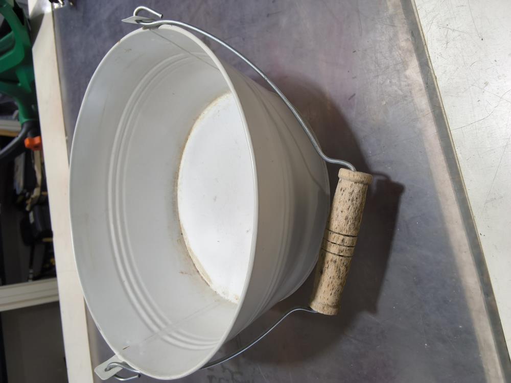 CACHE POT