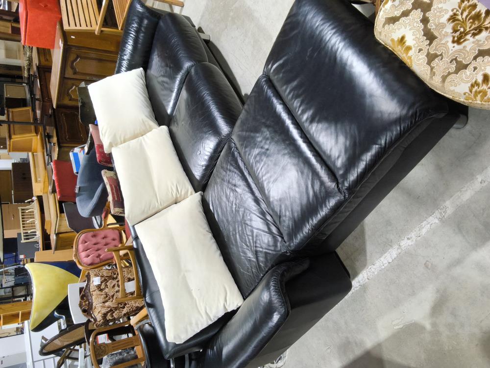 SALON D’ANGLE STRESSLESS CUIR PLEINE FLEUR NOIR AVEC COUSSIN BEIGE 