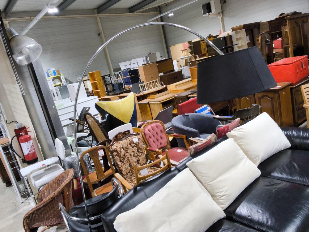 LAMPADAIRE CHROMÉ GIRAFE CHAPEAU NOIR