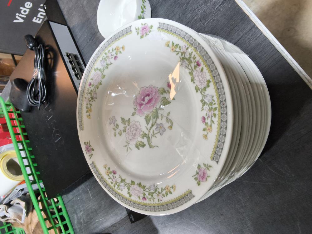 LOT DE 12 ASSIETTES 