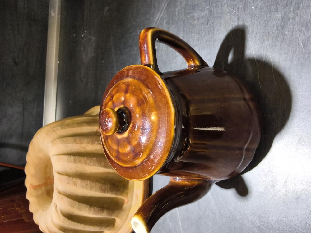 PETITE THÉIÈRE BRUNE 