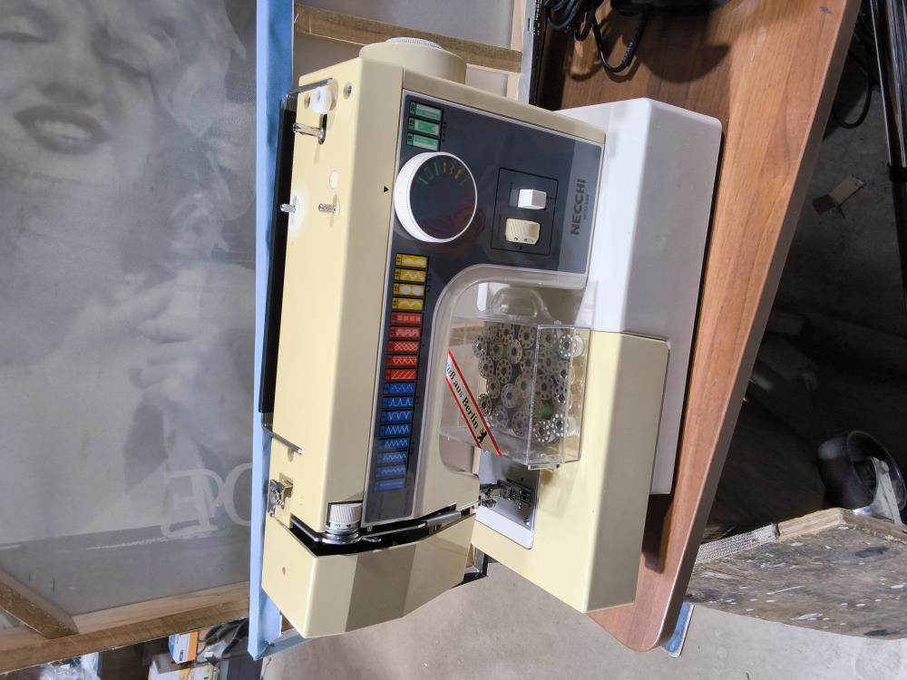 MACHINE À COUDRE NECCHI