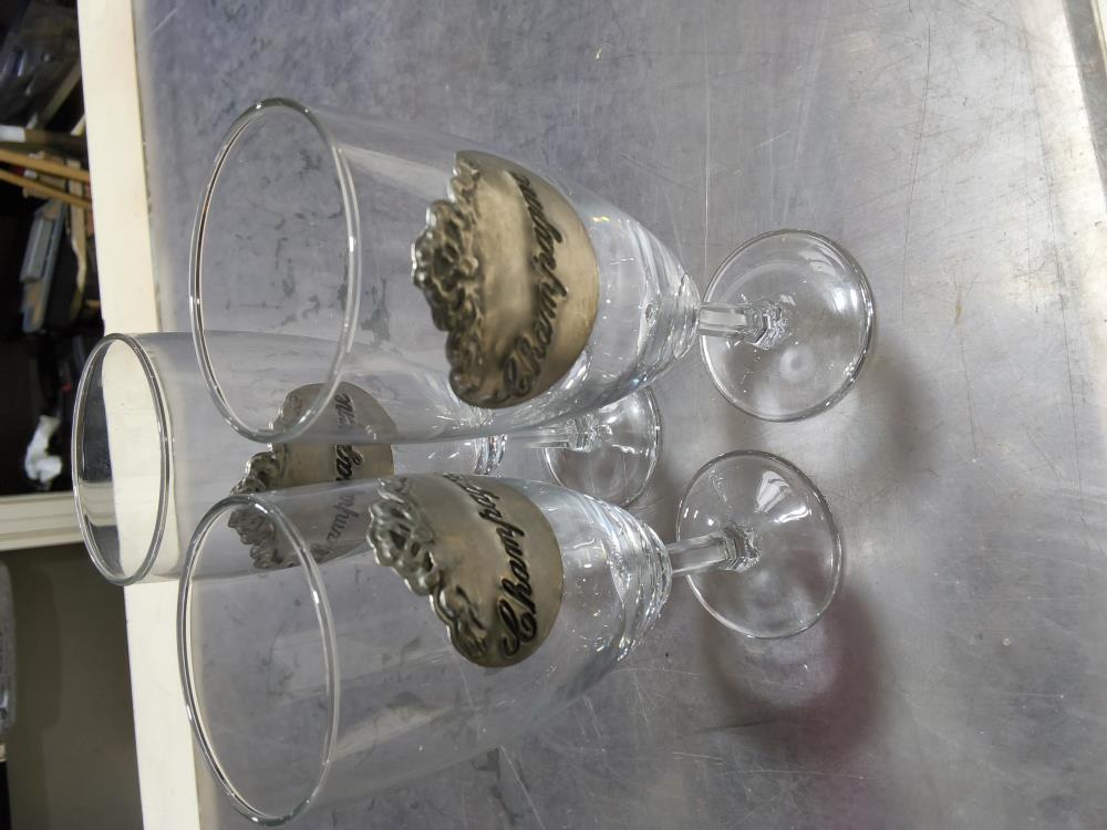 LOT DE 3VERRES A CHAMPAGNE 