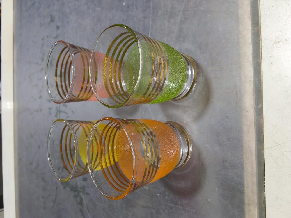 LOT DE 4 VERRES DE COULEUR PM