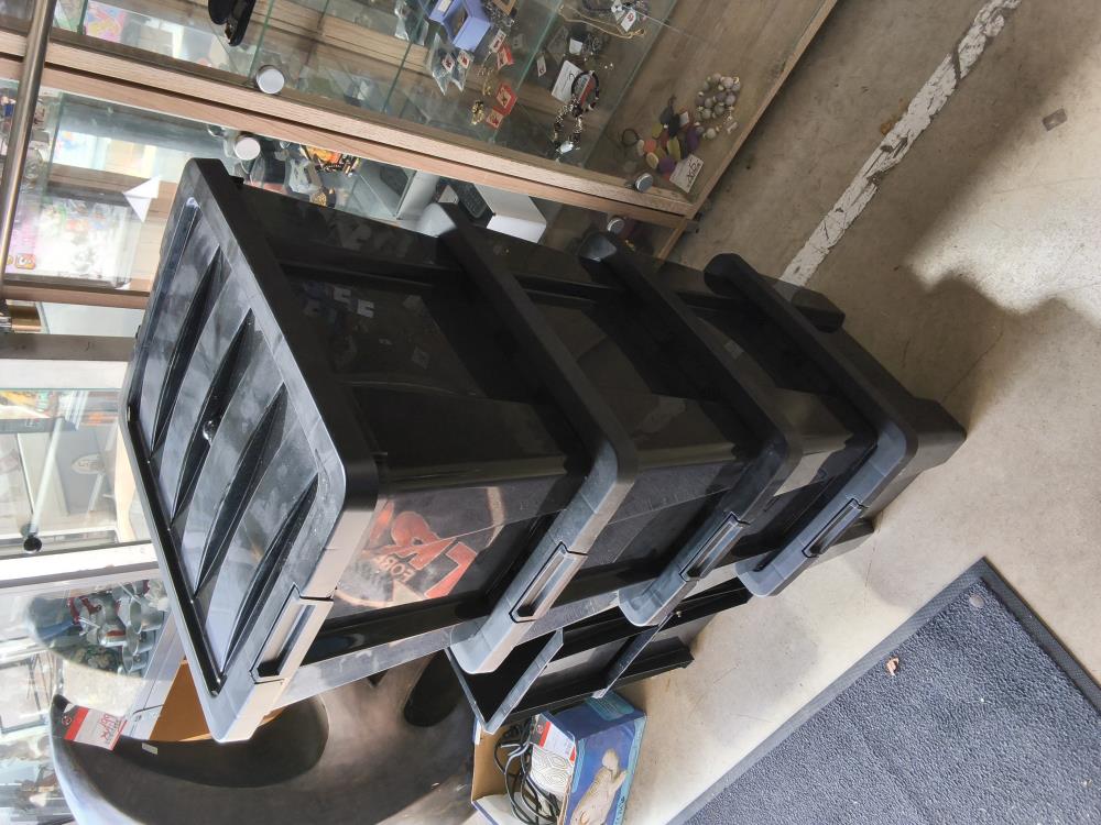 CAISSE DE RANGEMENT AVEC COUVERCLE 
