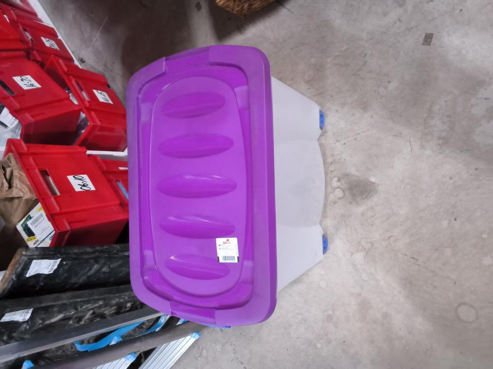 CAISSE PVC SUR ROULETTES 