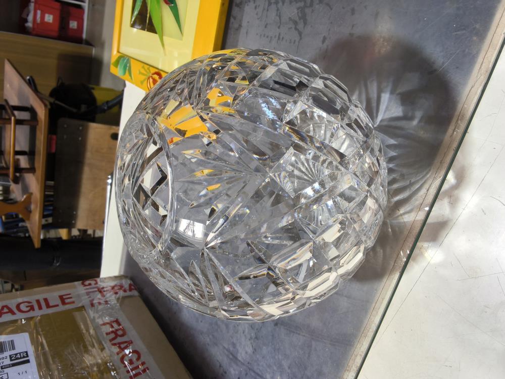 VASE BOULE CRISTAL