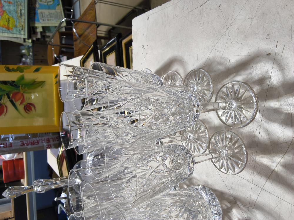 LOT DE 8 VERRES A VIN CRISTAL