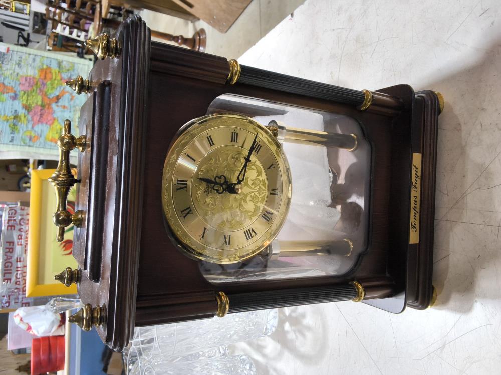 HORLOGE TEMPUS FUGIT 