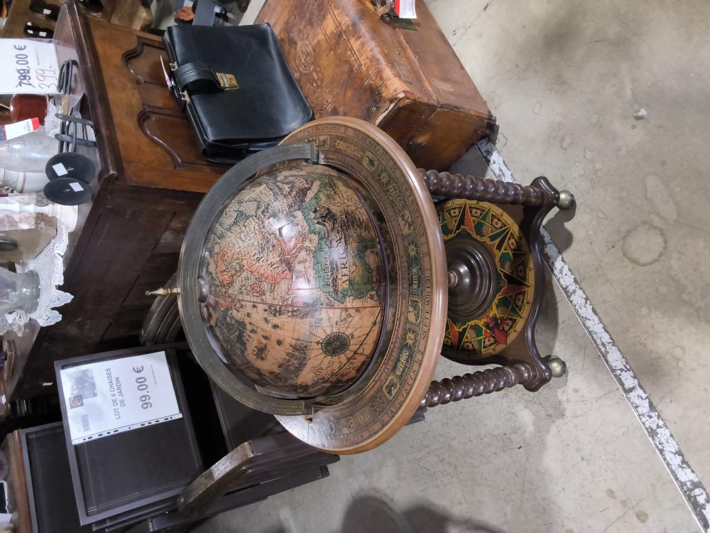 BAR GLOBE DANS L'ÉTAT 