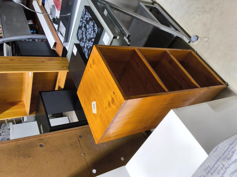 MEUBLE 3 CASIER SUR ROULETTES 
