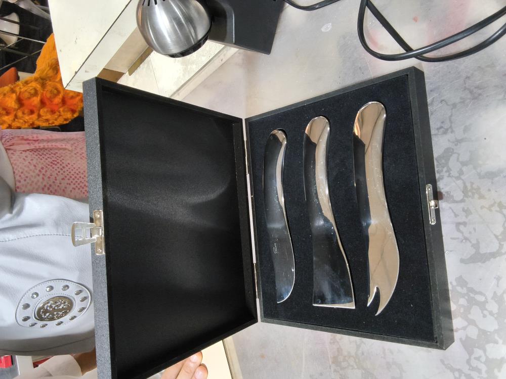 SET DE COUTEAUX À FROMAGE PHILIPPI
