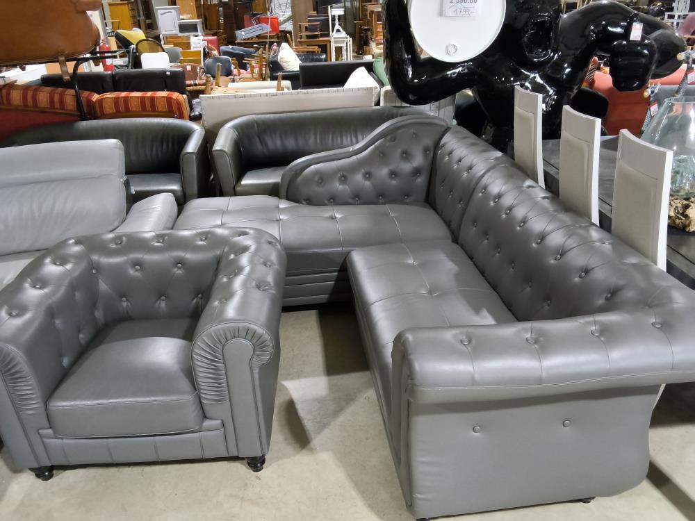 SALON D’ANGLE STYLE CHESTERFIELD CUIR GRIS + 1 FAUTEUIL