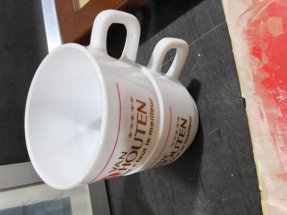 LOT DE 2 TASSES VAN HOUTEN