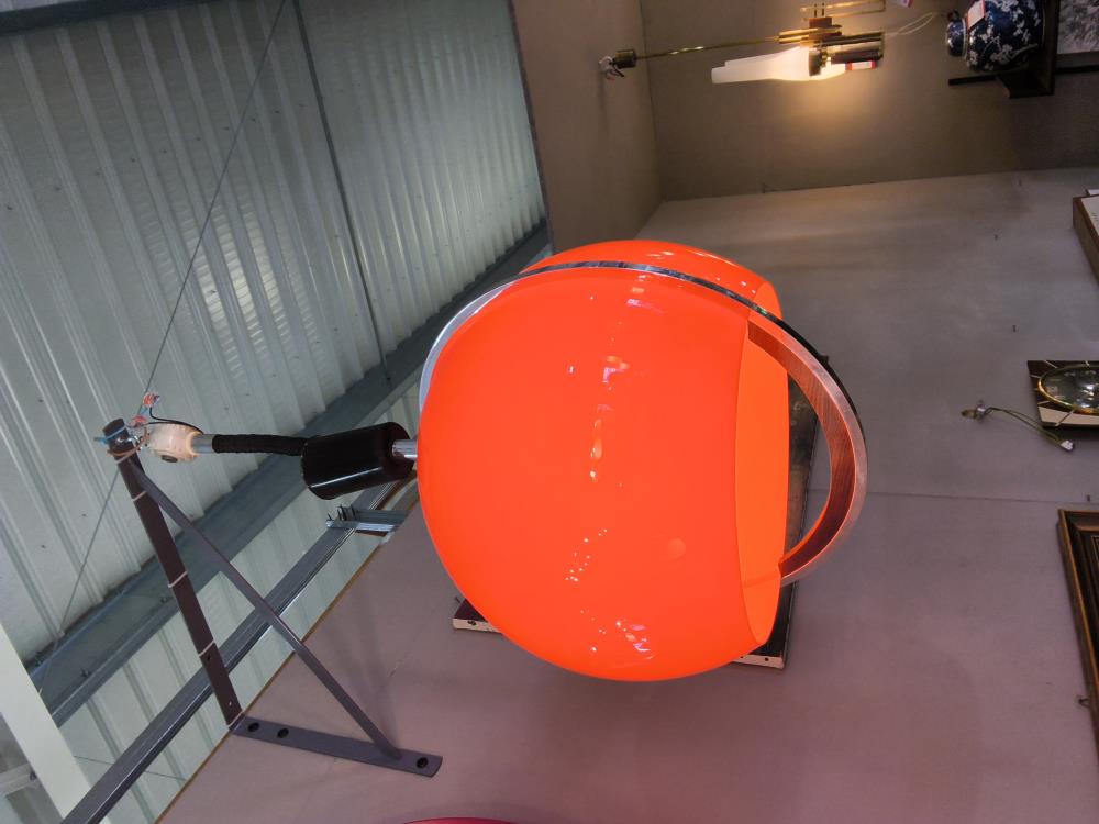 LAMPE VINTAGE RONDE ORANGE DANS L'ÉTAT 