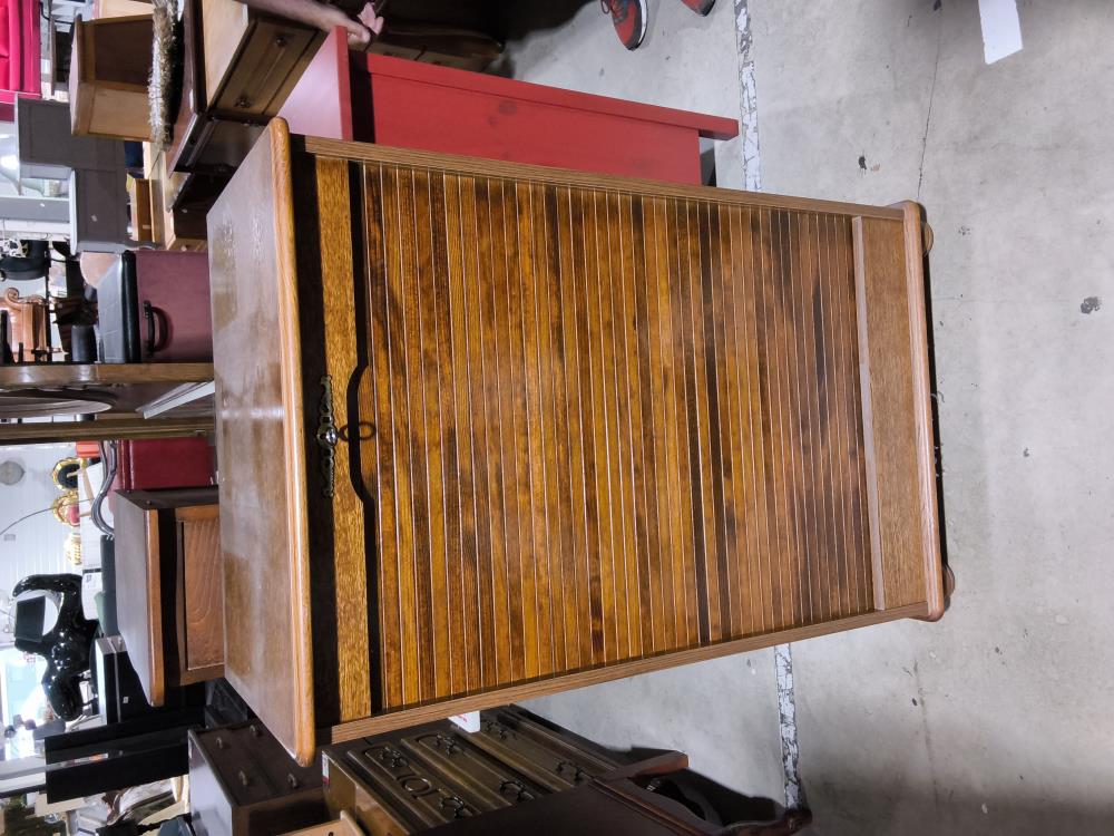 MEUBLE DE BUREAU A RIDEAU 