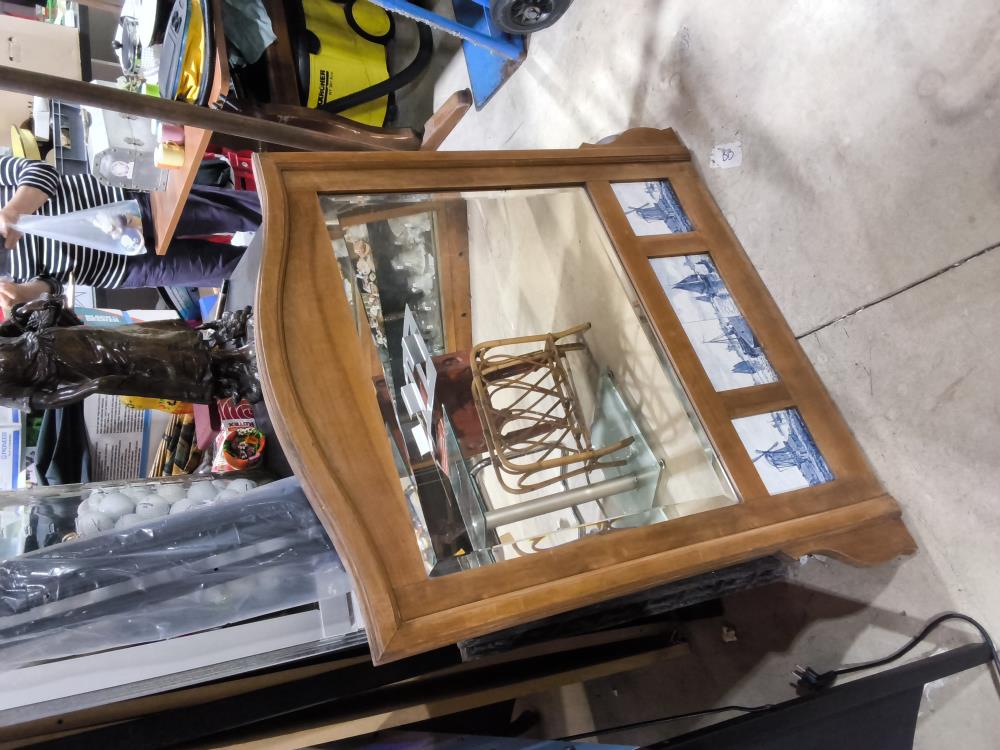 MIROIR AVEC CARRELAGE 
