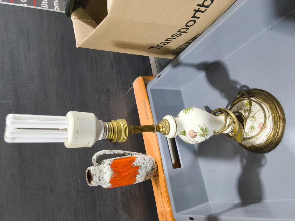 LAMPE À POSER DANS L'ÉTAT 