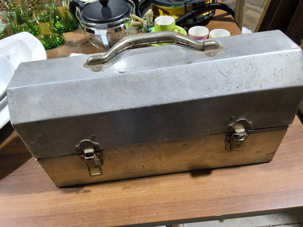 BOITE TOLE ANCIENNE AMÉRICAINE 