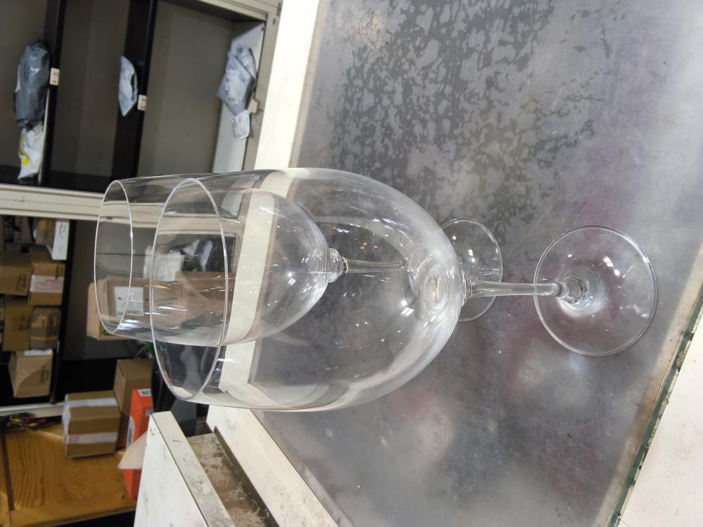 LOT DE 2 VERRES A VIN TGM