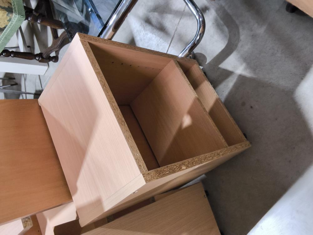 PETITE ÉTAGÈRE SUR ROULETTES 