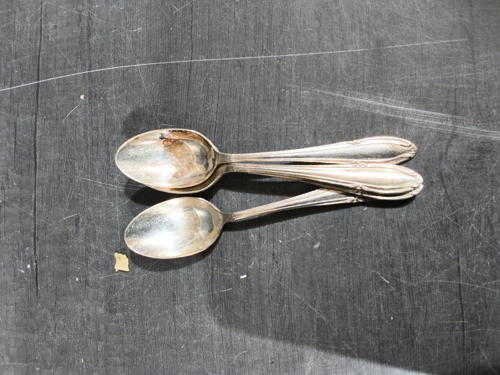 LOT DE 4 CUILLÈRES À CAFÉ METAL ARGENTÉ 