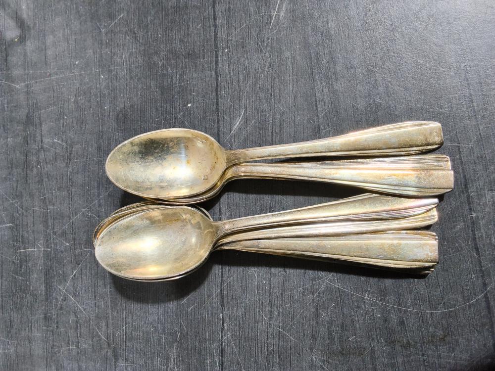 LOT DE 8 CUILLÈRES À CAFÉ MÉTAL ARGENTÉ 