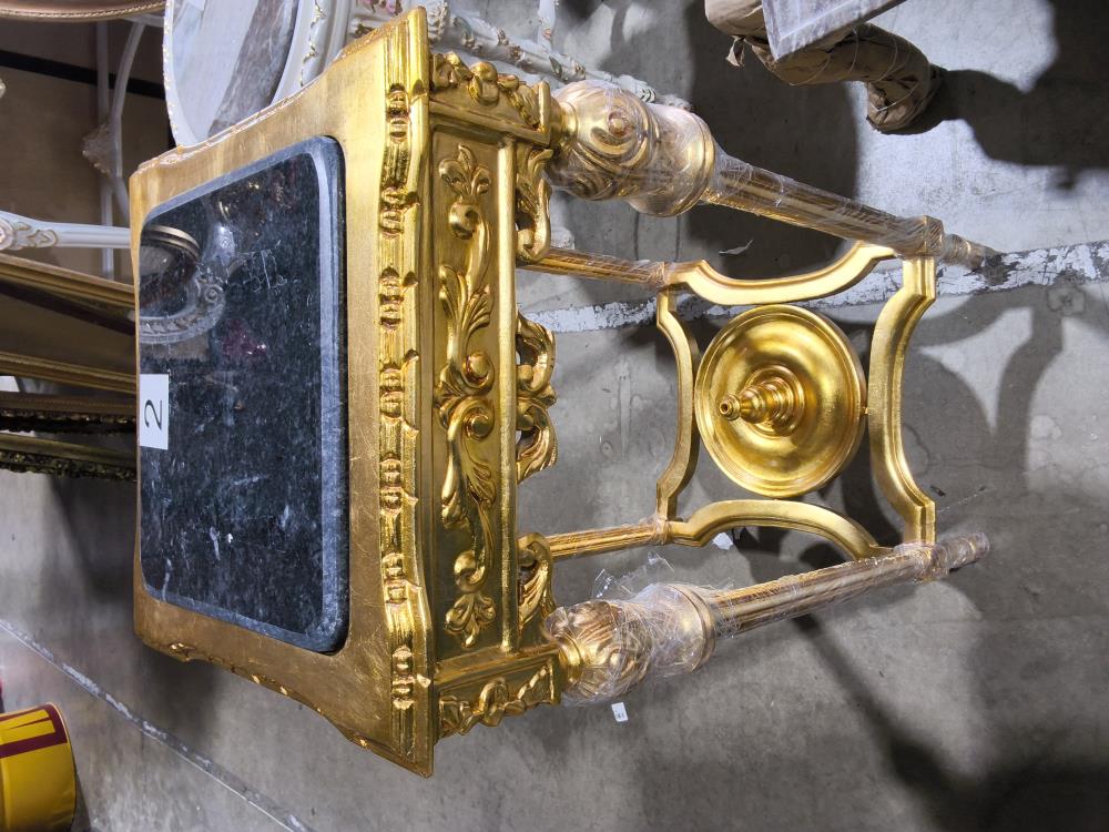 GUERIDON BAROQUE CARRÉ DORE MARBRE NOIR HT90 CM