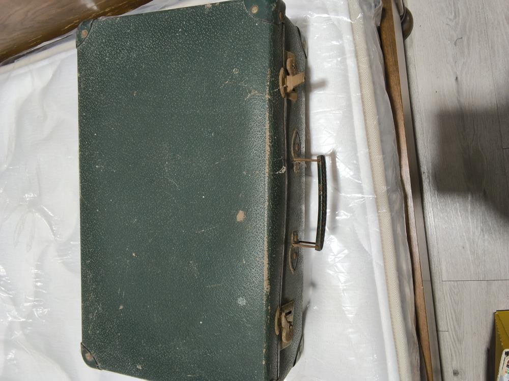 VALISE ANCIENNE VERTE PM