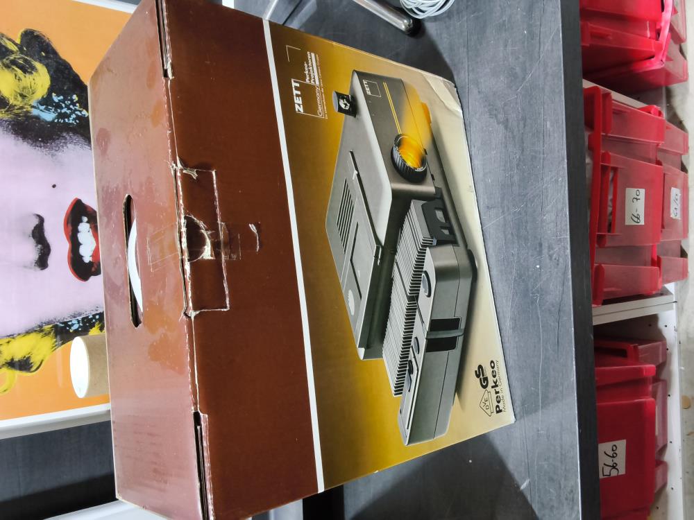 PROJECTEUR DIAPO PERKEO ZETT