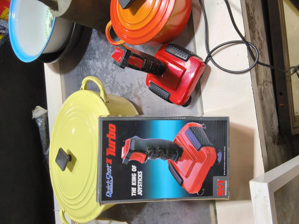 LOT DE 2 MANETTES QUICK SHOT TURBO ROUGE