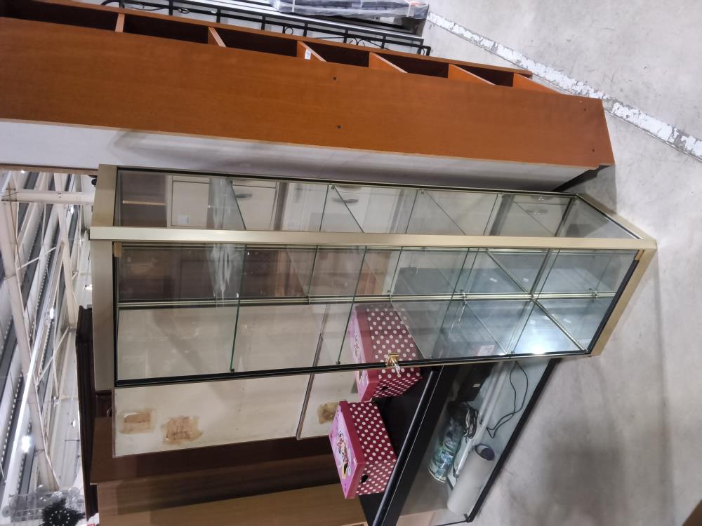 VITRINE VERRE