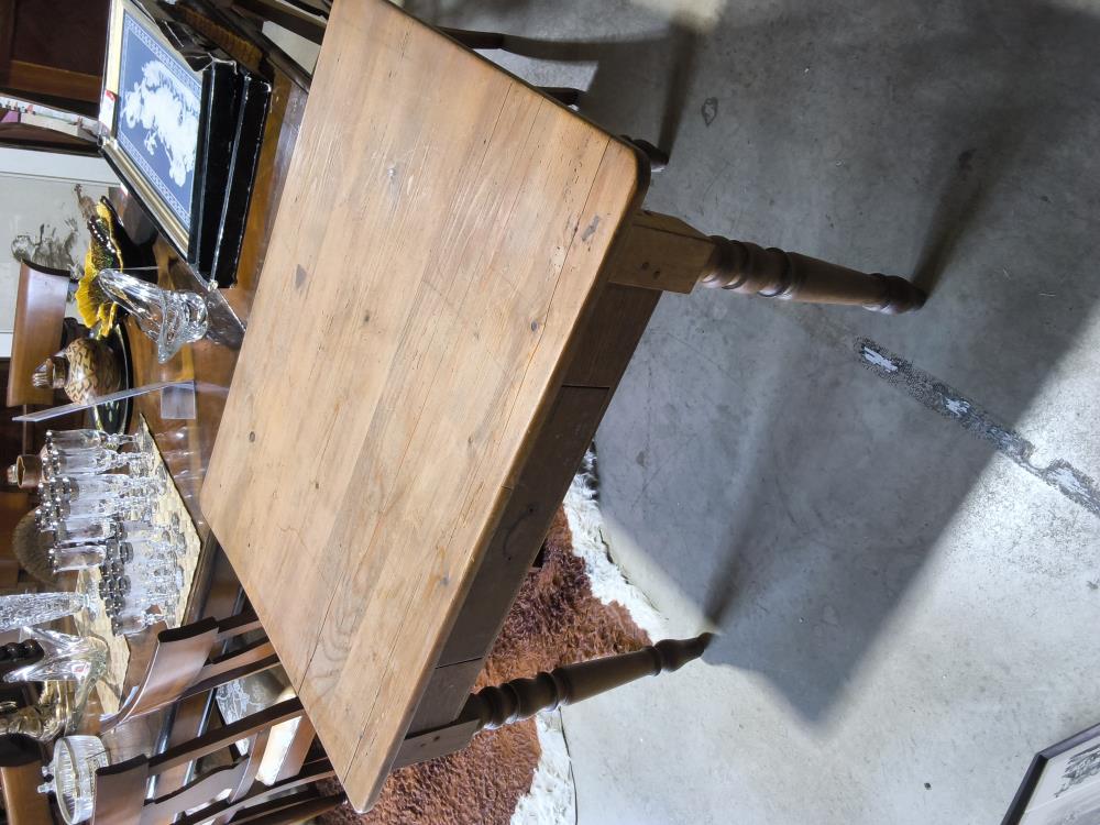 TABLE ANCIENNE 1 TIROIR DANS L'ÉTAT 
