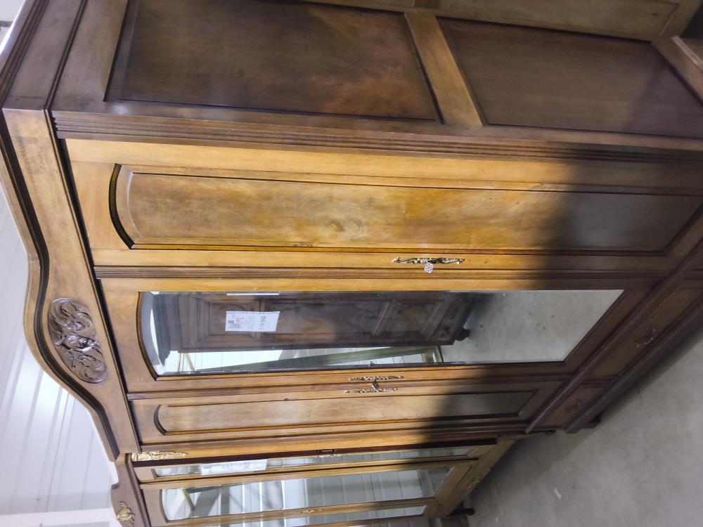 ARMOIRE 3 PORTES DONT 1 MIROIR 