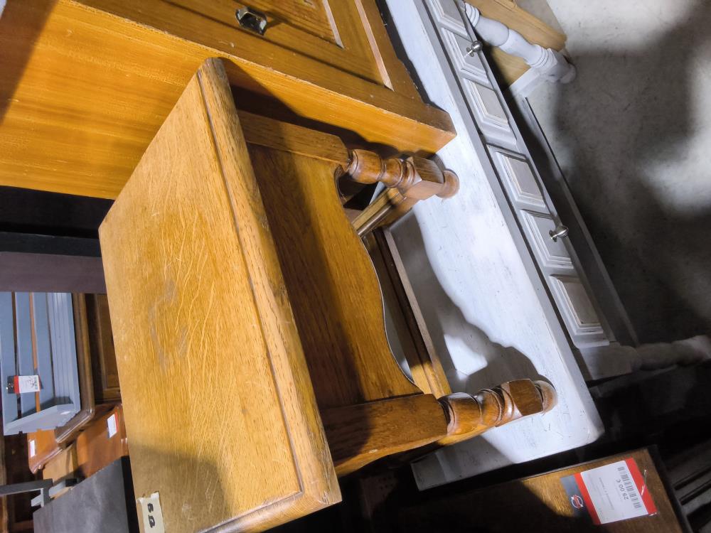TABOURET CHENE
