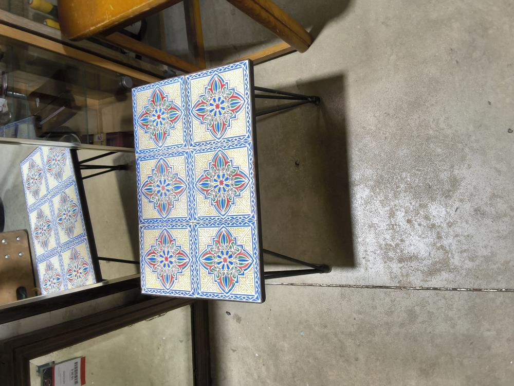 TABLE BASSE CARRELÉE DANS L'ÉTAT 