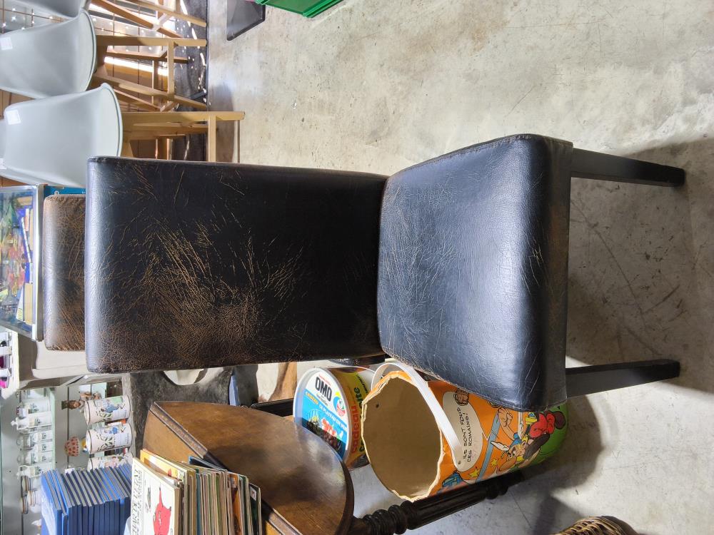 CHAISE