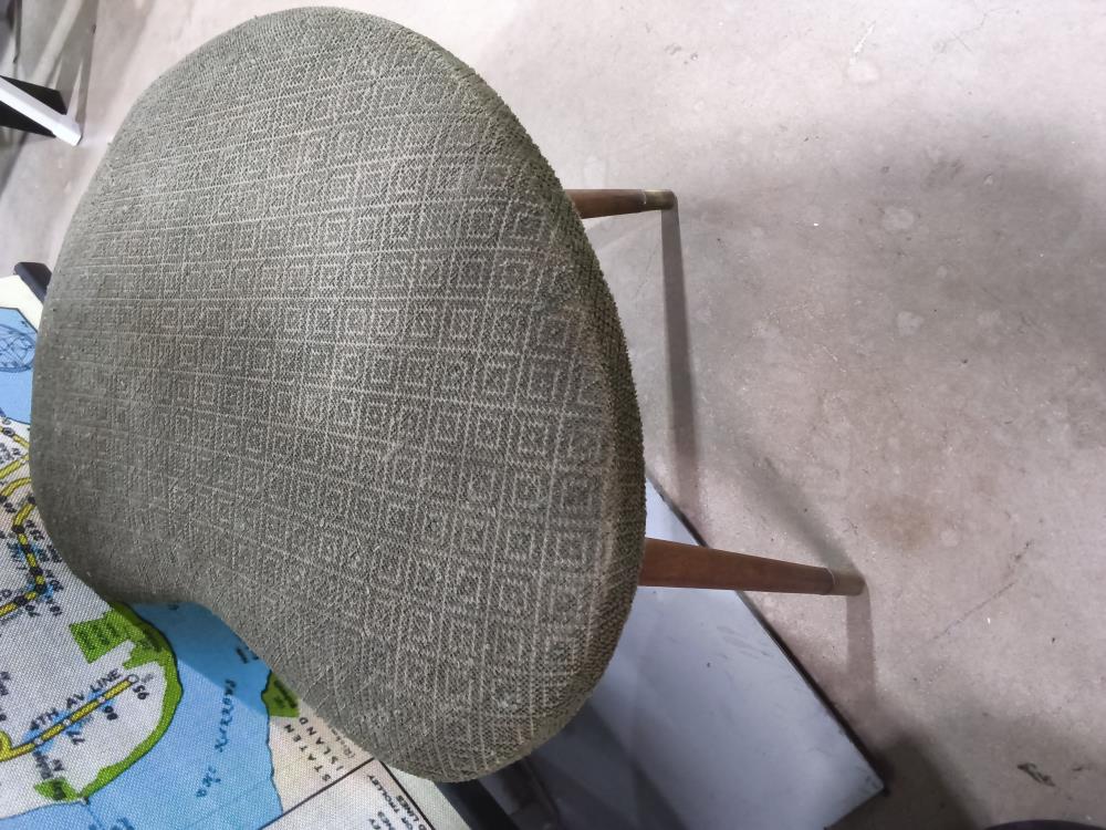 TABOURET TRIPODE