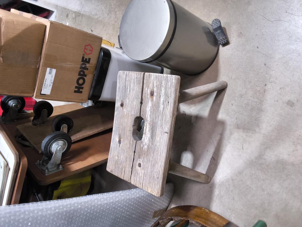 TABOURET POUR TRAIRE BOIS