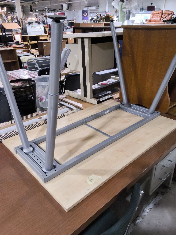 BUREAU BOIS CLAIR PIEDS METAL