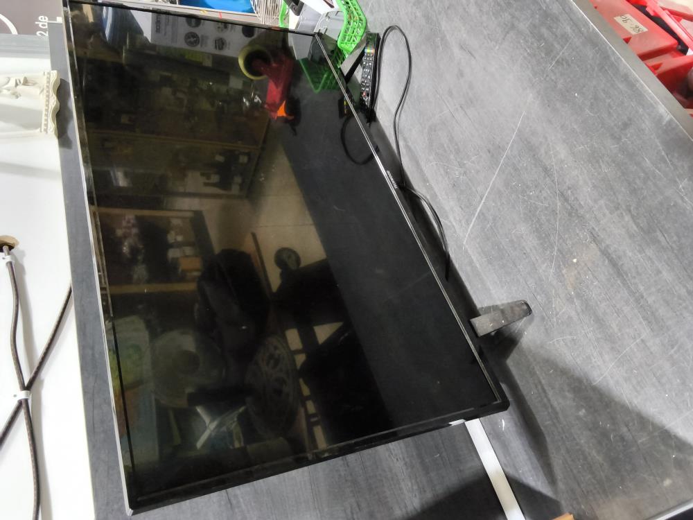 TÉLÉVISEUR TECHWOOD 107CM