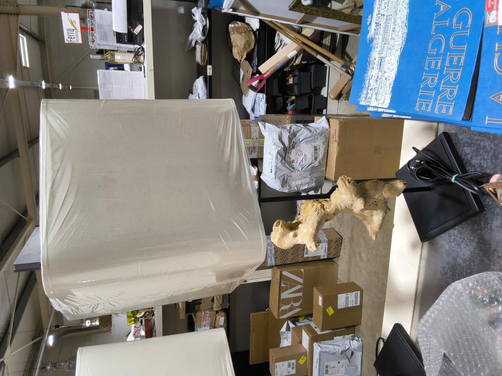 LAMPE À POSER MÉTAL NOIR ET BOIS FLOT