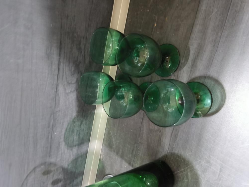 LOT DE 5 VERRES COULEUR VERT