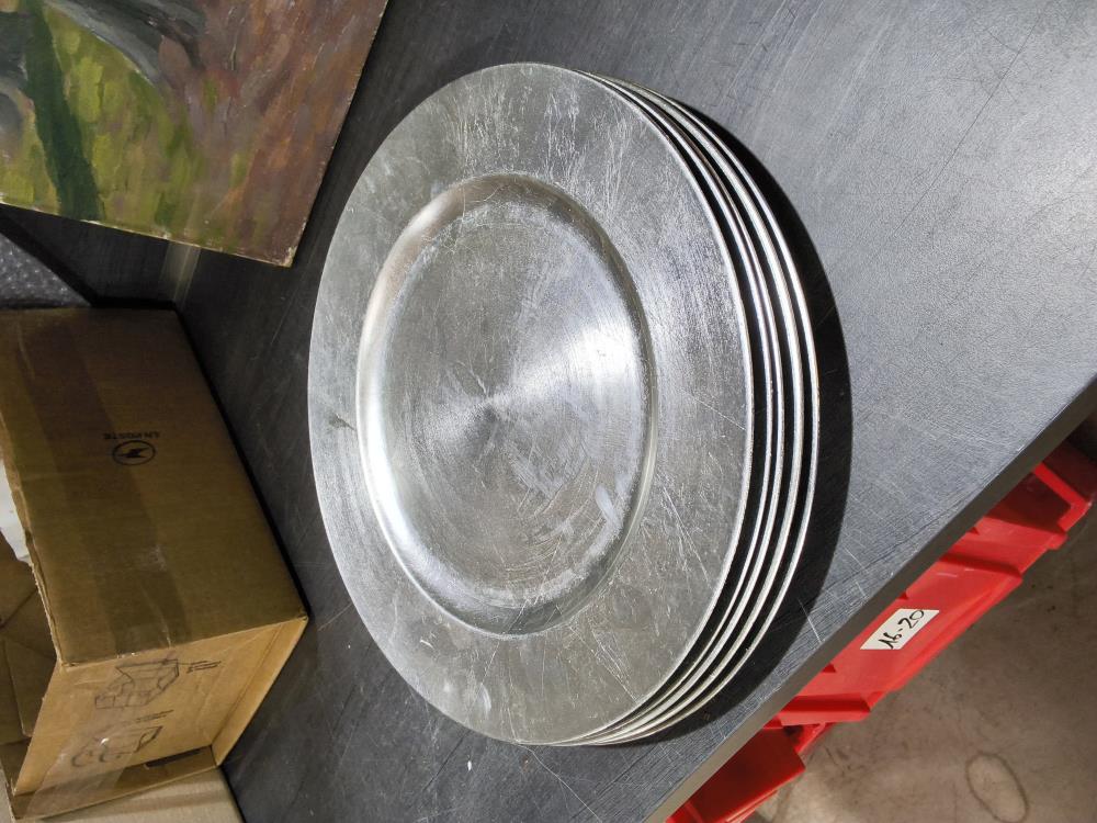 LOT DE 5 ASSIETTES PVC ARGENTÉES