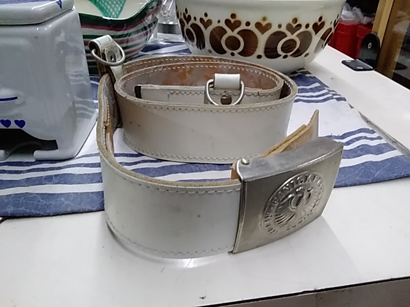 CEINTURE CUIR ANCIENNE BLANCHE 