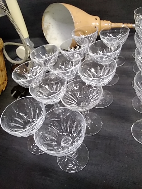 LOT DE 8 COUPES A CHAMPAGNE 