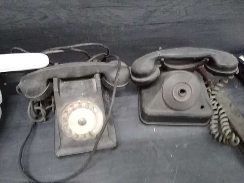 TÉLÉPHONE ANCIEN BAKÉLITE DANS L’ETAT 